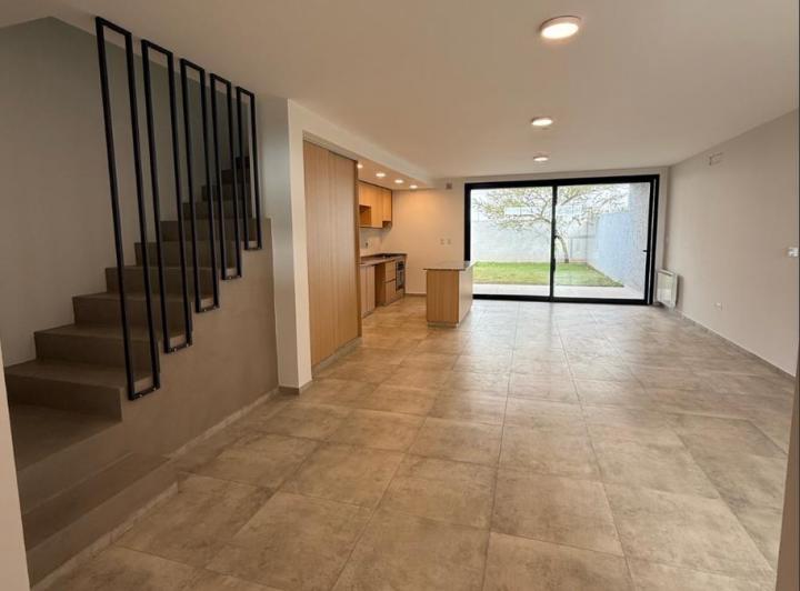 Casa · 172m² · 7 Ambientes · 2 Cocheras