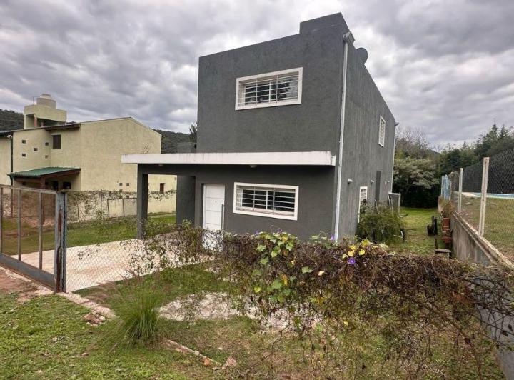 Casa · 100m² · 4 Ambientes · 2 Cocheras