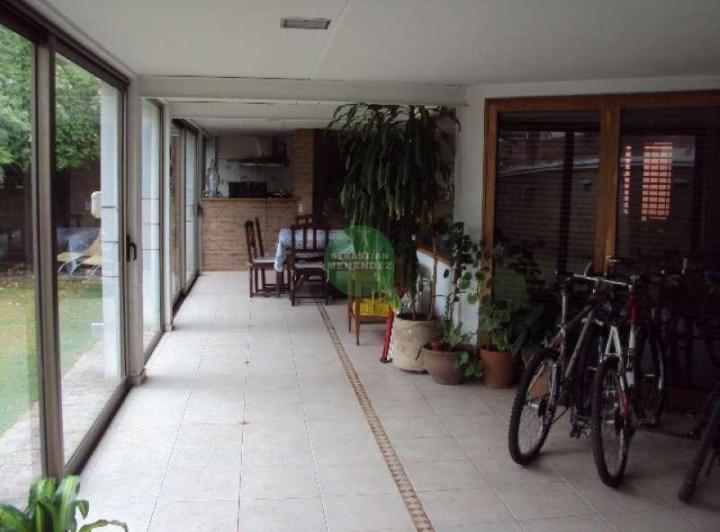 Casa · 460m² · 5 Ambientes · 4 Cocheras