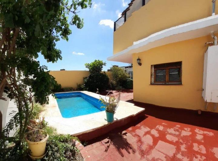 Casa · 405m² · 15 Ambientes · 1 Cochera