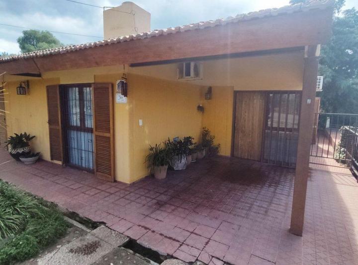 Casa · 174m² · 6 Ambientes · 3 Cocheras