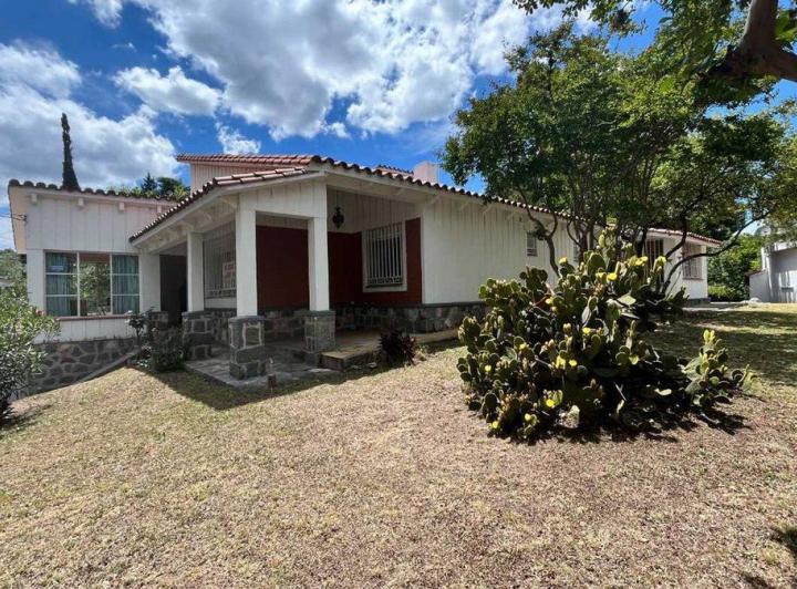Casa · 221m² · 8 Ambientes · 1 Cochera