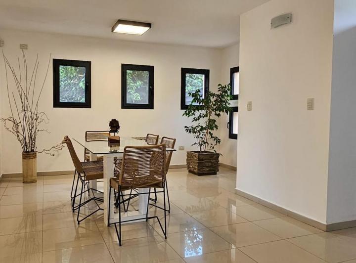 Casa · 220m² · 3 Ambientes · 2 Cocheras