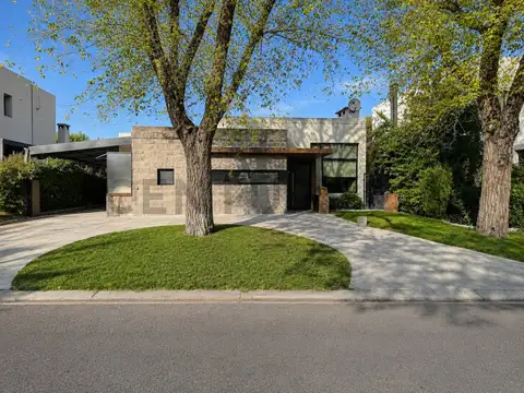 Casa en Venta en Santa Maria De Los Olivos, Countries y Barrios Cerrados en Malvinas Argentinas