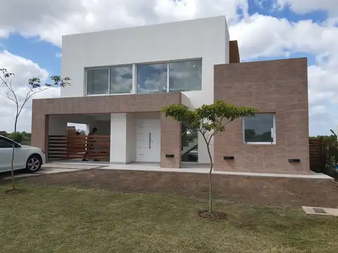 Casa en Venta en Pilar del Este - San Ramiro, Countries y Barrios Cerrados en Pilar