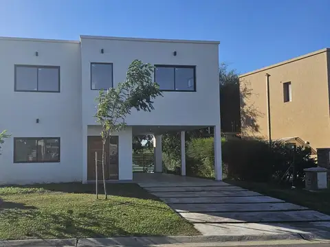 Casa en Venta en Pilar del Este - Santa Elena, Countries y Barrios Cerrados en Pilar