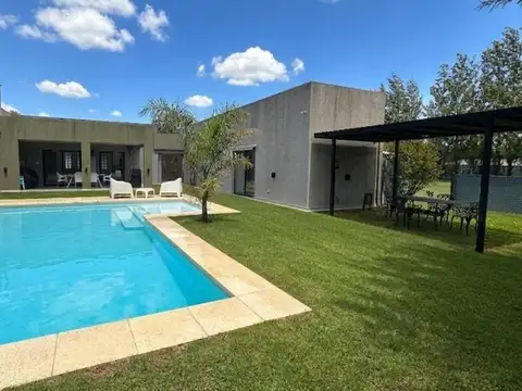 Casa en Venta en La Candida Club de Campo, Countries y Barrios Cerrados en Arturo Segui