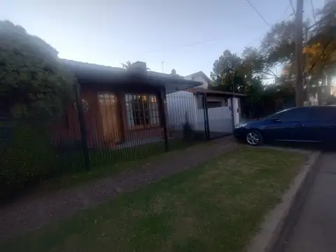 Casa en Venta en Barrio Parque., Bernal