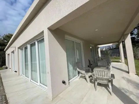 Casa en Venta en Saravi Village, Countries y Barrios Cerrados en Pilar