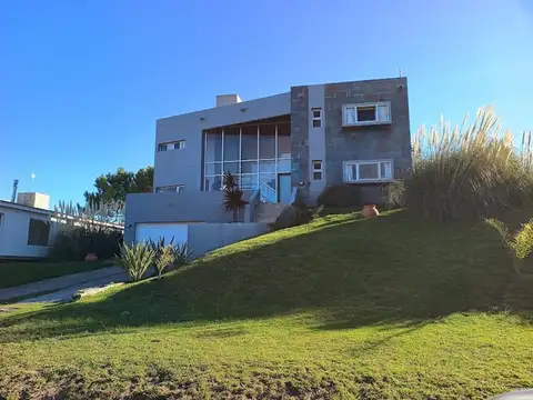 Casa en Venta en Barrio Golf 1, Costa Esmeralda