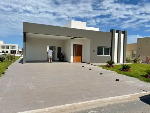 Casa en Venta en Lagos De Canning, Countries y Barrios Cerrados en Esteban Echeverria