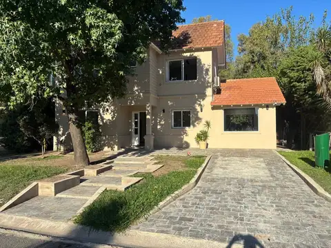 Casa en Venta en Maria Elena, La Reja