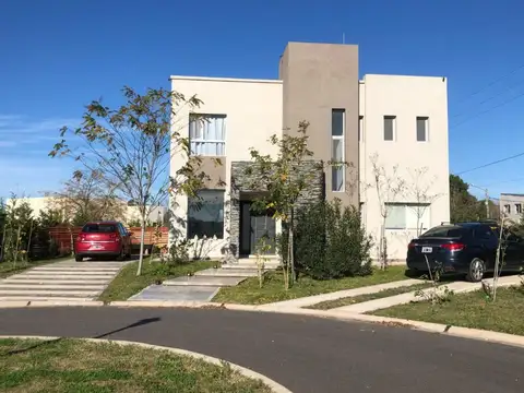 Casa en Venta en Pilar del Este - San Ramon, Countries y Barrios Cerrados en Pilar