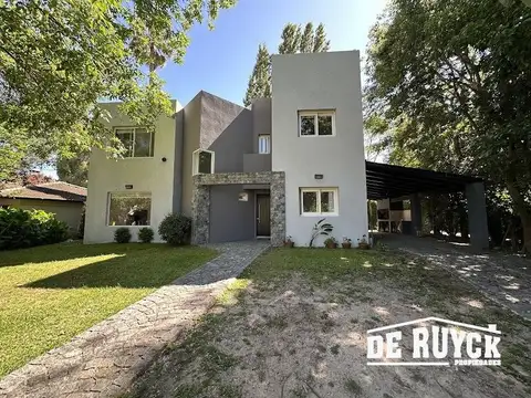 Casa en Venta en Club El Carmen, Countries y Barrios Cerrados en Berazategui
