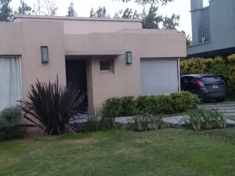 Casa en Venta en Santa Maria De Los Olivos, Countries y Barrios Cerrados en Malvinas Argentinas