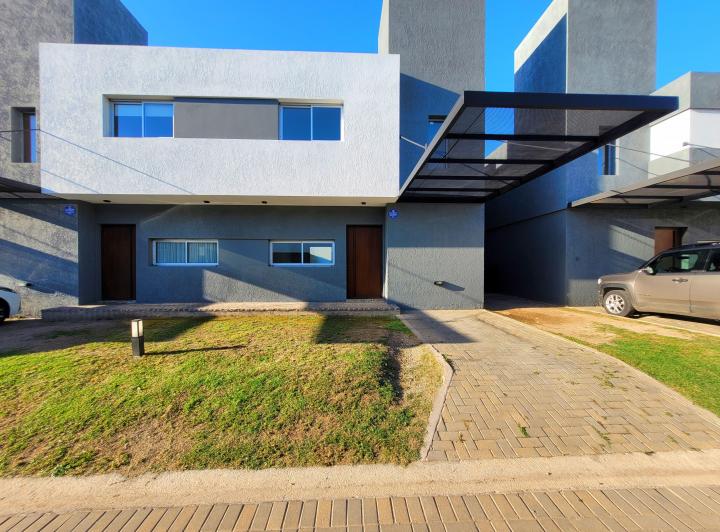 Casa · 155m² · 4 Ambientes · 1 Cochera