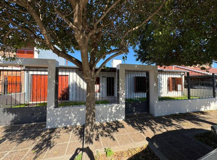 Casa · 145m² · 7 Ambientes · 2 Cocheras