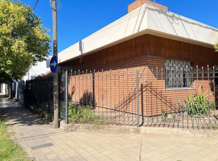 Casa · 290m² · 6 Ambientes · 2 Cocheras