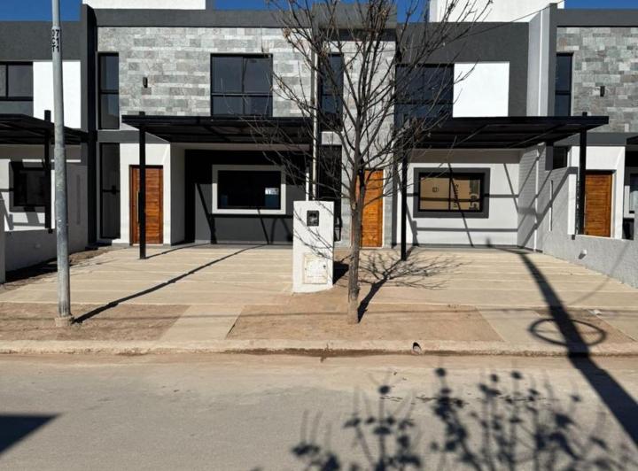 Casa · 114m² · 3 Ambientes · 1 Cochera