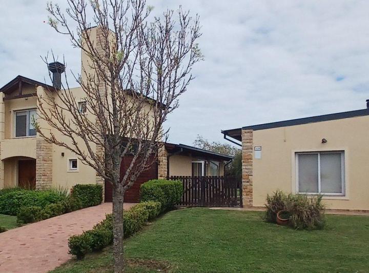 Casa · 342m² · 5 Ambientes · 1 Cochera