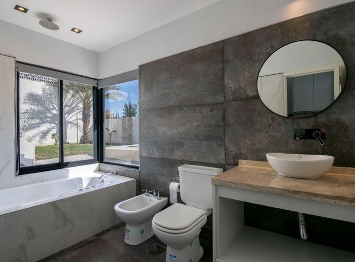 Casa · 206m² · 7 Ambientes · 3 Cocheras