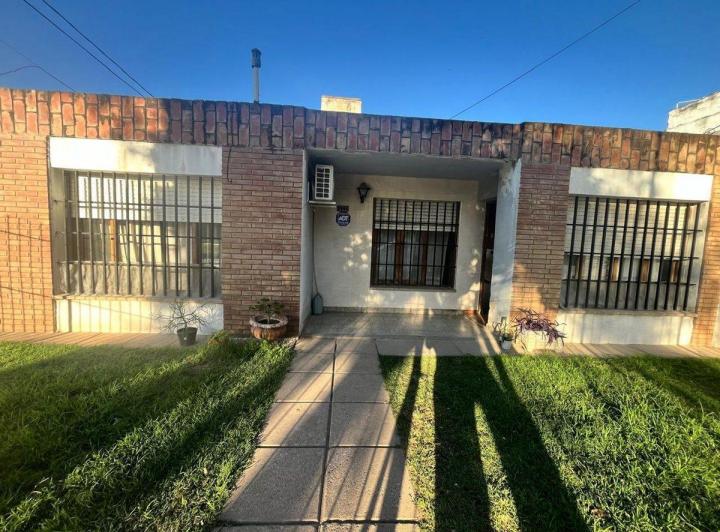 Casa · 145m² · 4 Ambientes · 1 Cochera