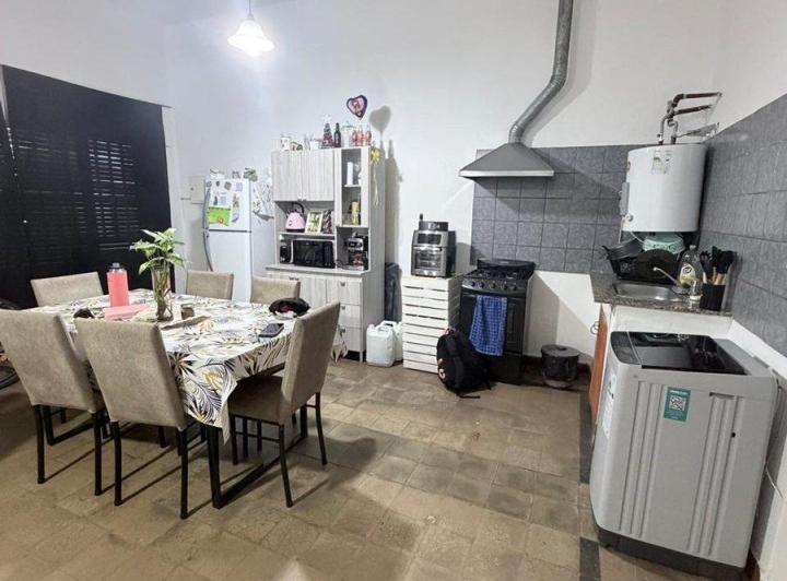 Casa · 158m² · 8 Ambientes · 1 Cochera