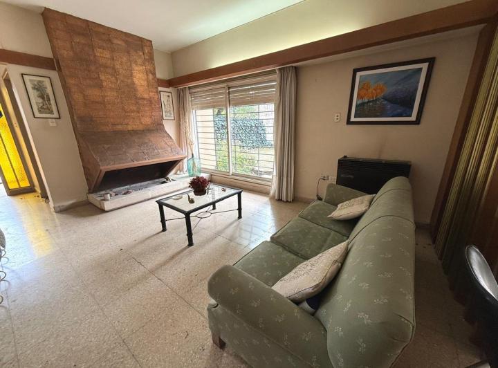 Casa · 326m² · 8 Ambientes · 2 Cocheras