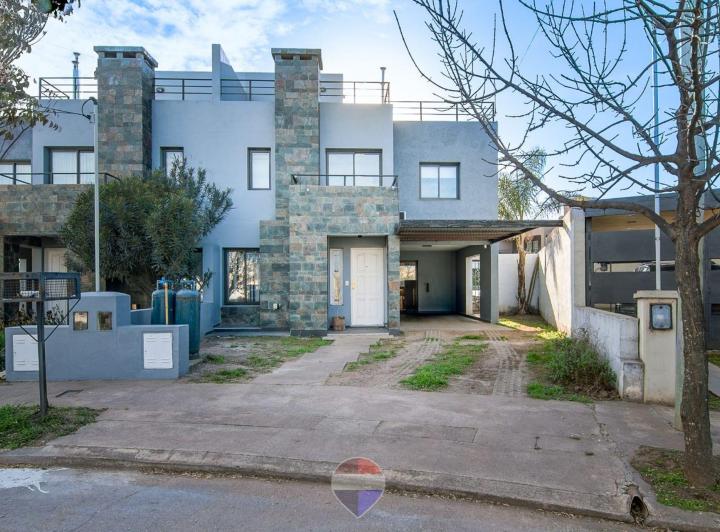 Casa · 150m² · 5 Ambientes · 2 Cocheras
