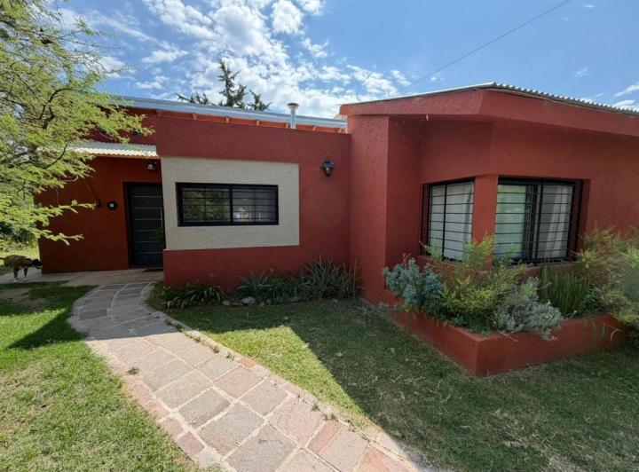 Casa · 680m² · 3 Ambientes · 2 Cocheras