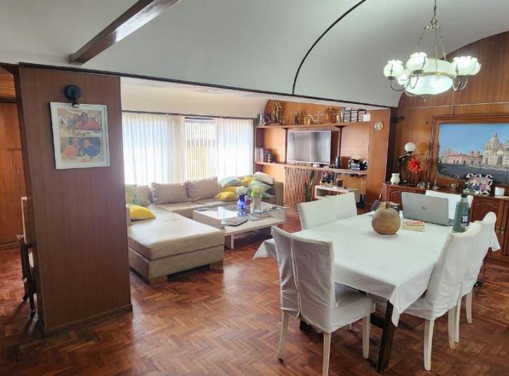 Casa · 290m² · 5 Ambientes · 2 Cocheras