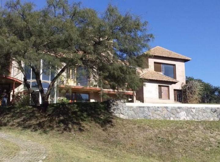 Casa · 1027m² · 10 Ambientes · 4 Cocheras