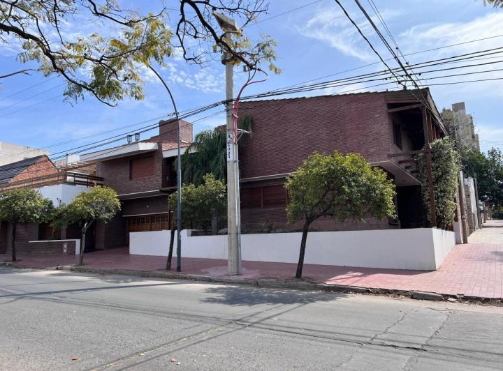 Casa · 600m² · 6 Ambientes · 2 Cocheras