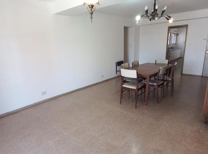 Departamento · 100m² · 5 Ambientes · 1 Cochera