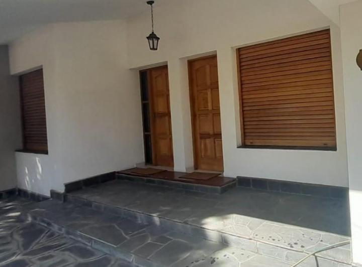 Casa · 900m² · 14 Ambientes · 2 Cocheras