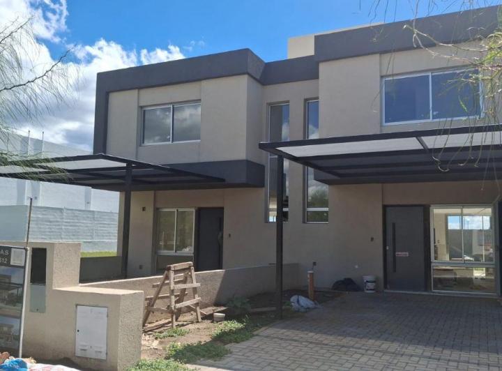 Casa · 114m² · 4 Ambientes · 1 Cochera