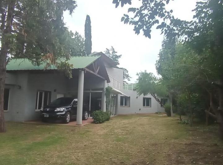 Casa · 283m² · 10 Ambientes · 1 Cochera