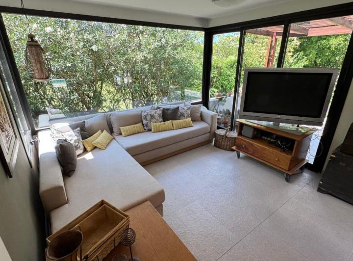 Casa · 540m² · 10 Ambientes · 2 Cocheras