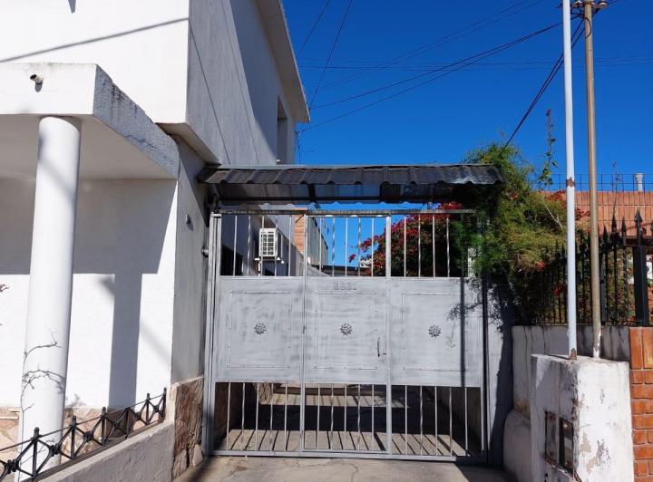 Casa · 120m² · 8 Ambientes · 1 Cochera