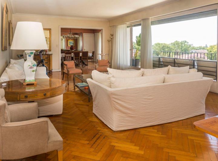 Departamento · 282m² · 8 Ambientes · 1 Cochera