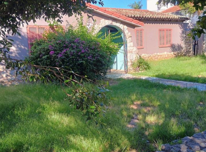 Casa · 200m² · 7 Ambientes · 1 Cochera