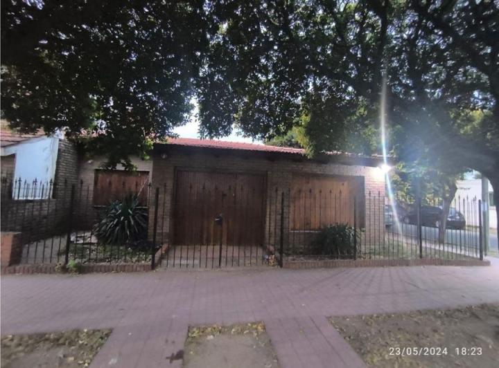Casa · 190m² · 6 Ambientes · 1 Cochera