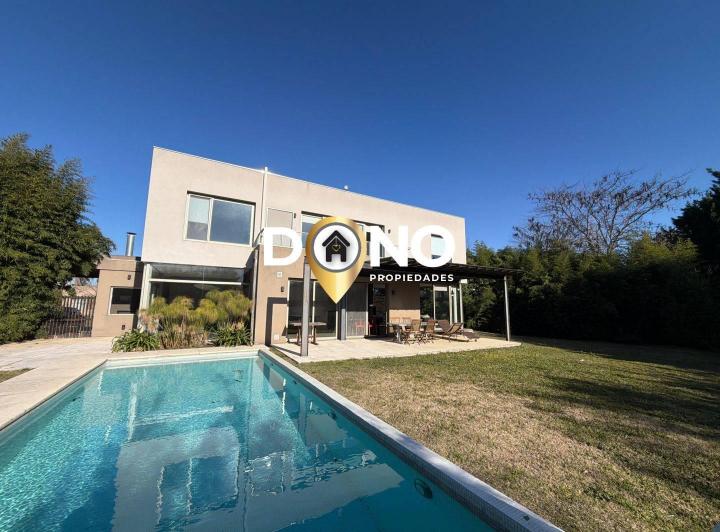 Casa · 200m² · 6 Ambientes · 4 Cocheras