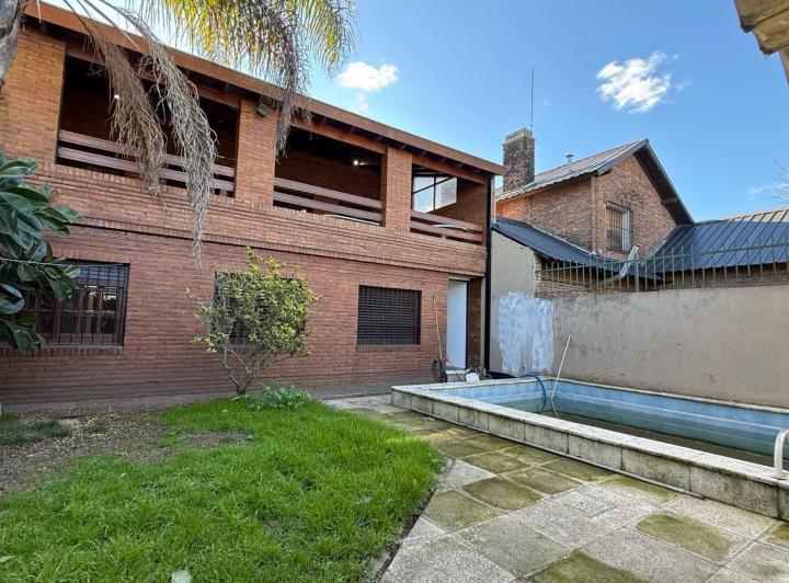 Casa · 124m² · 4 Ambientes · 2 Cocheras