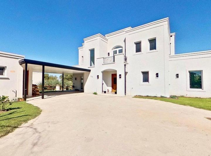 Casa · 315m² · 4 Ambientes · 1 Cochera