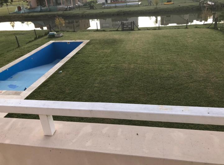 Casa · 800m² · 5 Ambientes · 1 Cochera