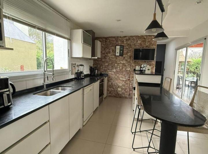 Casa · 176m² · 5 Ambientes · 1 Cochera