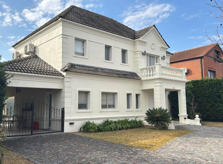 Casa · 250m² · 3 Dormitorios · 1 Cochera
