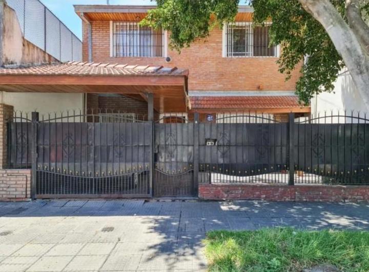 Casa · 190m² · 5 Ambientes · 1 Cochera