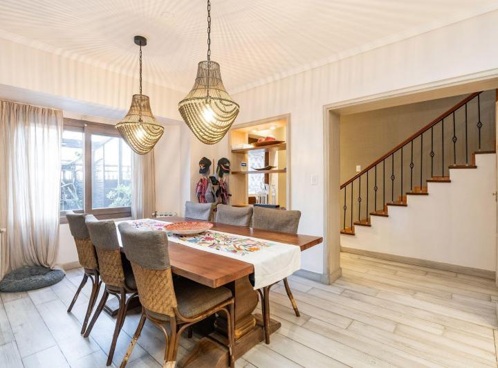 Casa · 225m² · 5 Ambientes · 1 Cochera